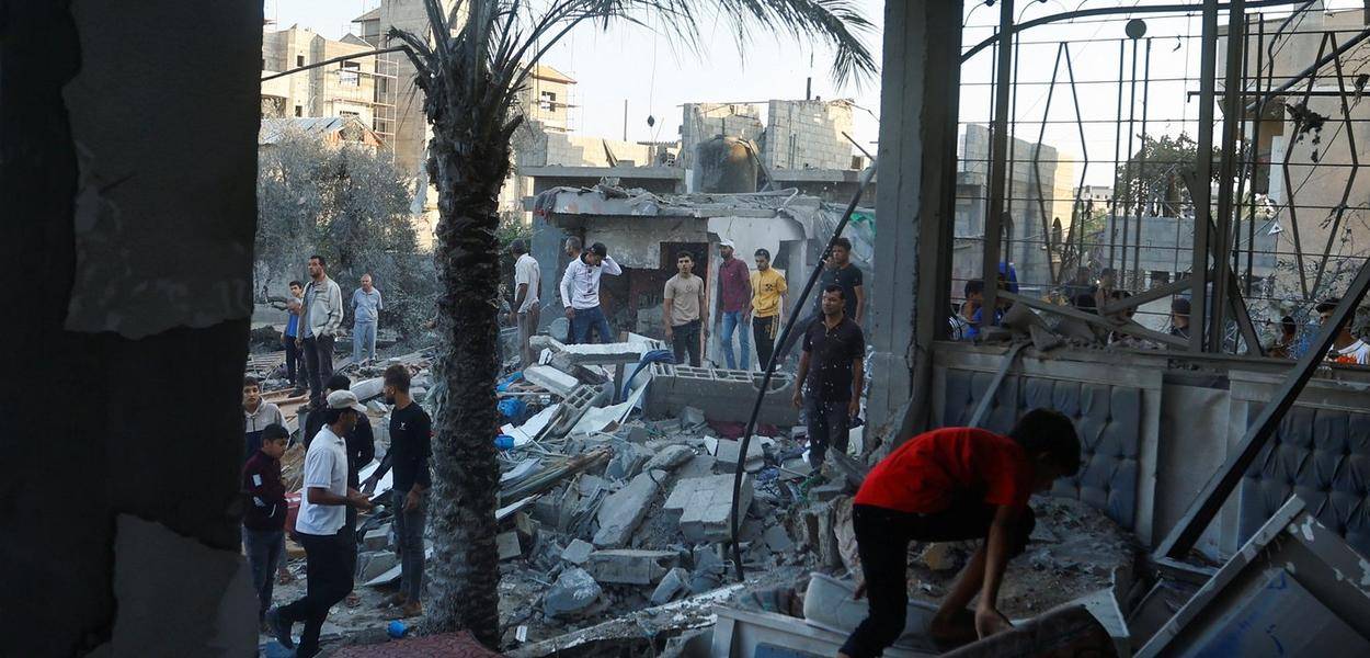 Bombardeios israelenses matam ao menos 50 palestinos em Khan Younis