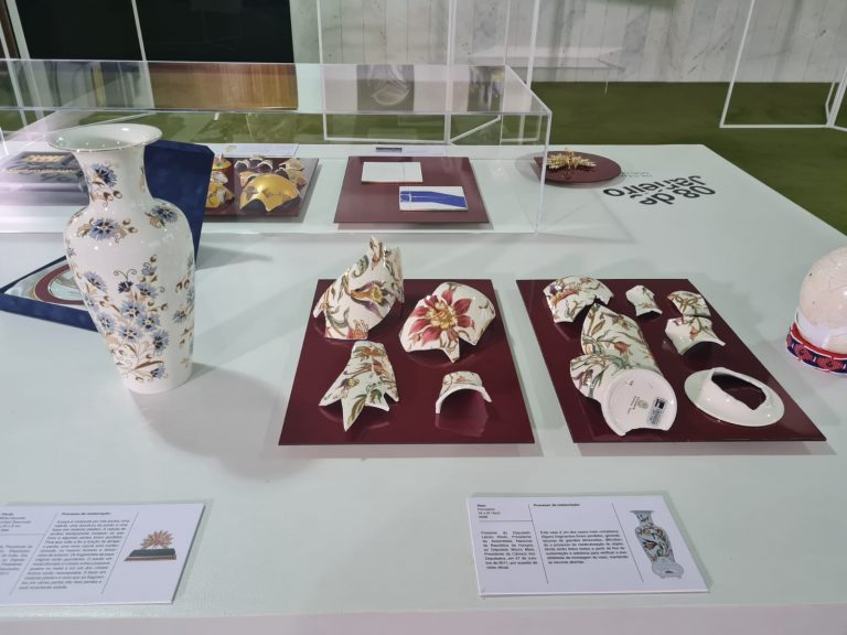 Assembleia Nacional da Hungria presenteia Câmara com um novo vaso Zsolnay