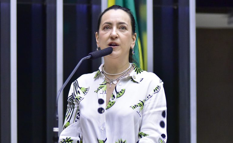 Comissão aprova projeto que prioriza processos judiciais que envolvam pessoa com doença rara