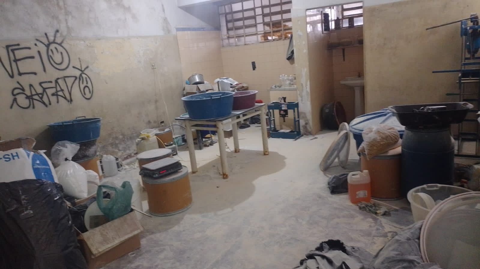 Dupla é presa em “casa bomba” com 300 kg de drogas na zona leste de SP