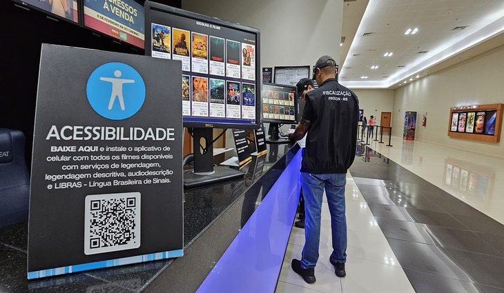 Libras, legenda e audiodescrição: saiba como ter acesso aos serviços nos cinemas