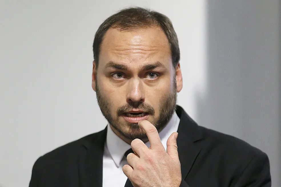 PF apreende computador da Abin em operação que mira Carlos Bolsonaro