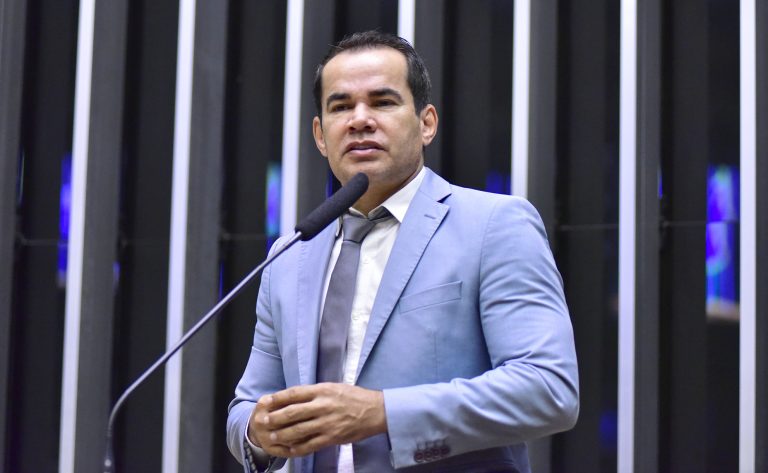 Projeto assegura emissão de passagem aérea por agência de turismo até 24 horas após pagamento