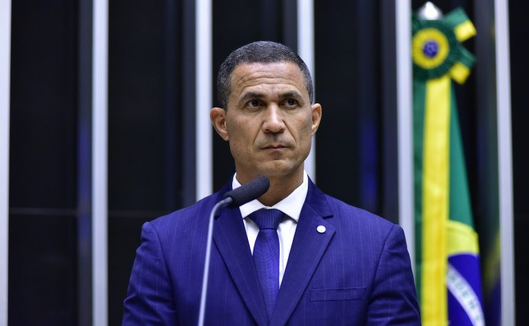 Projeto exige personalidade jurídica para movimento popular organizado em mais de três estados