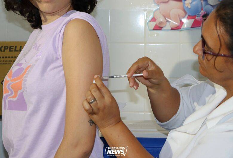 Primeiro dia de vacina contra dengue tem boa procura e Saúde planeja “Dia D” em Dourados