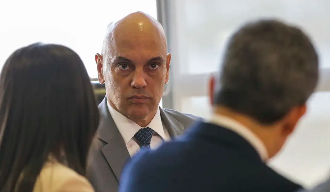 Bolsonaro pede afastamento de Moraes de inquérito sobre golpe