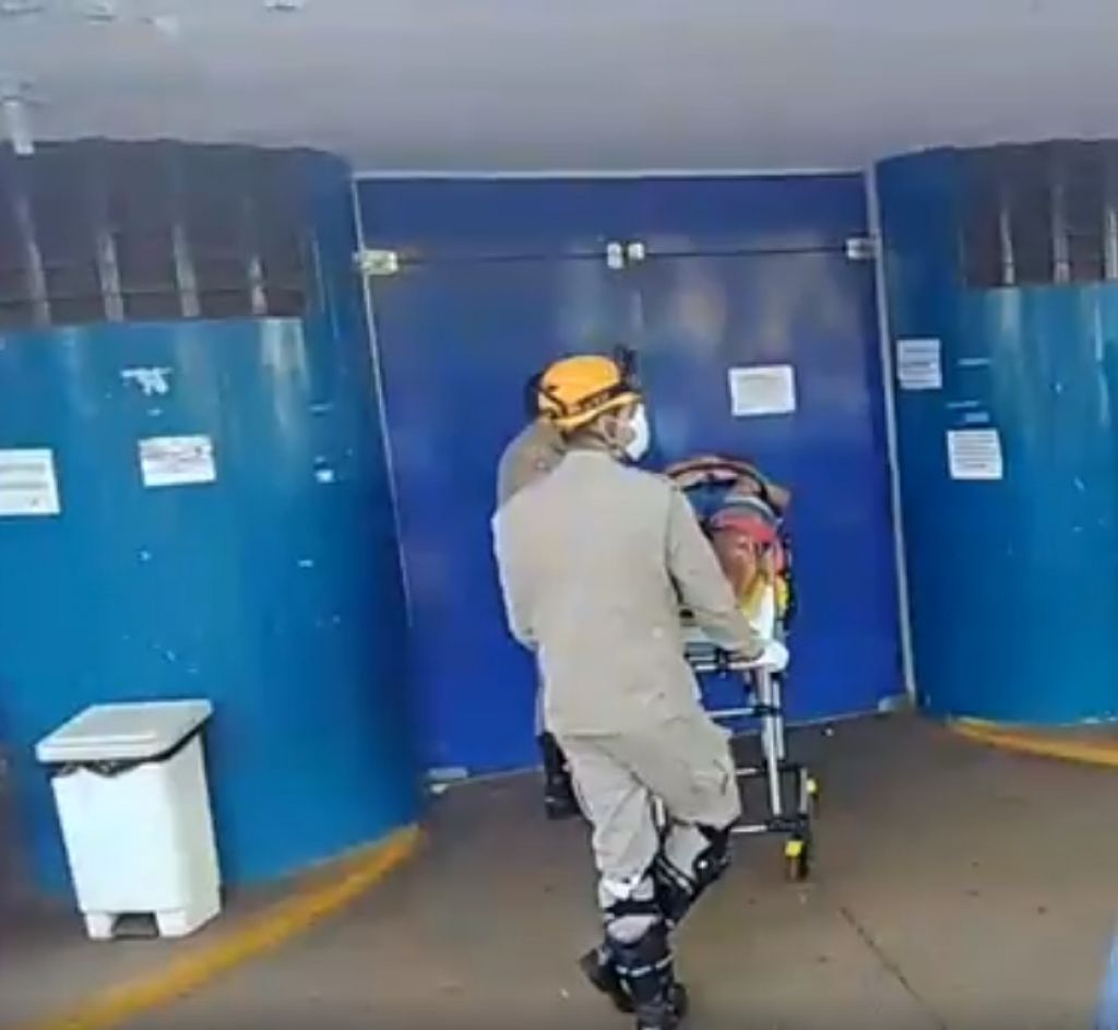 Briga entre irmãos por suco deixa um deles em estado grave após ser atingido por marteladas