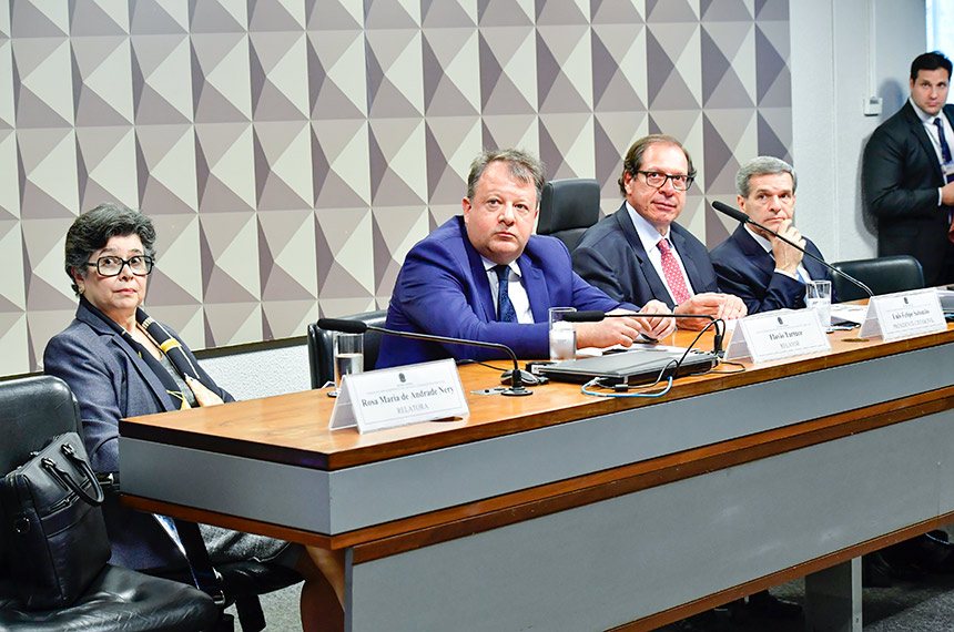 Código Civil: comissão de juristas recebe ministro argentino e apresenta relatório