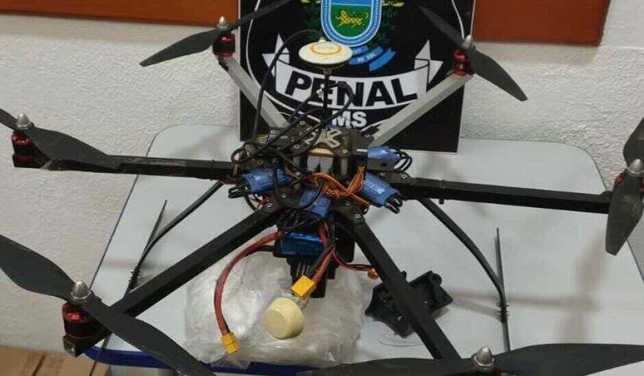 Drone com cocaína que seria ‘lançada’ em presídio é interceptado por policiais penais