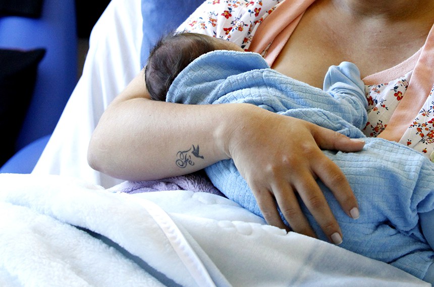 Mães e pais de recém-nascidos com deficiência poderão ter licenças ampliadas