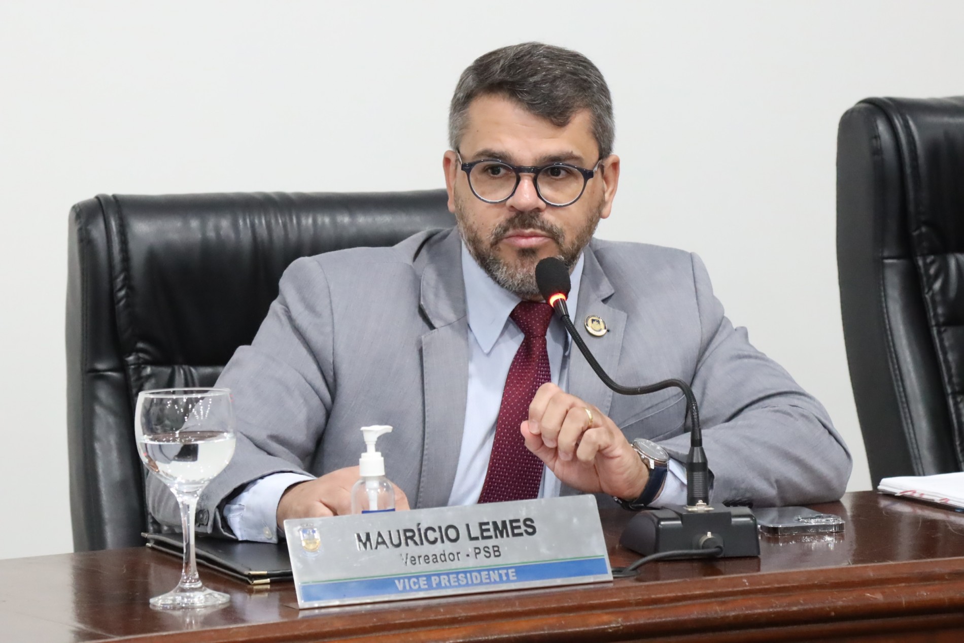 Mauricio Lemes celebra a promulgação da Lei sobre fogos de artifícios no Município