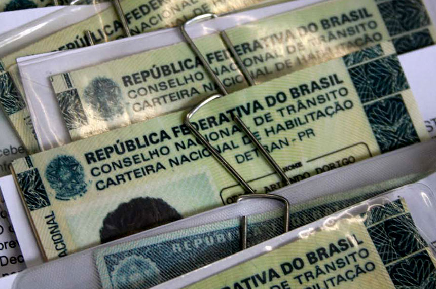 Motoristas com 50 anos ou mais poderão ter desconto na renovação da CNH