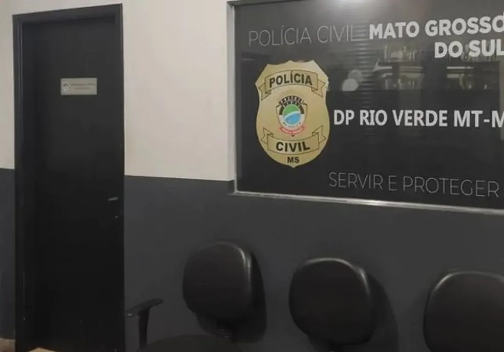 Mulher presa após matar marido a facada alega defesa contra agressões