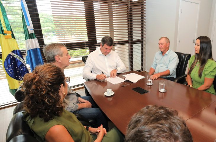 Municipalismo: governo assina convênio para pavimentar ruas de Coronel Sapucaia