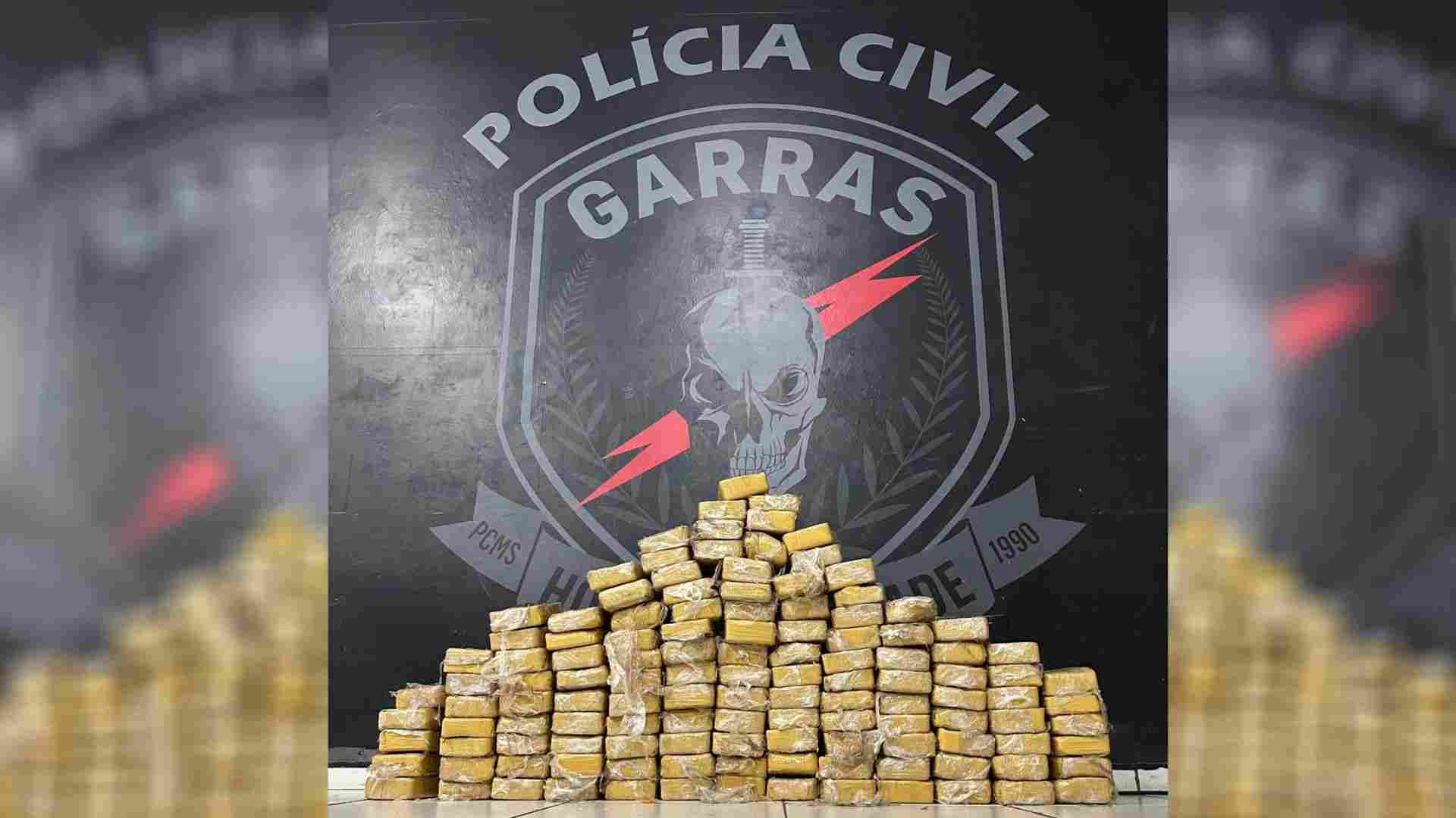 Polícia apreende R$ 15 milhões em drogas em carro de transportadora de veículos