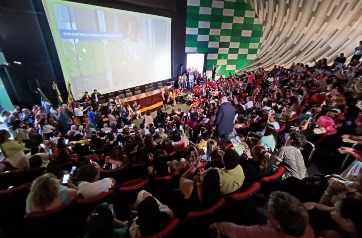 Prova de vestido rosa e pedido de ajuda no Whats: projetos que já ganharam o “Selo Empresa Amiga da Mulher”