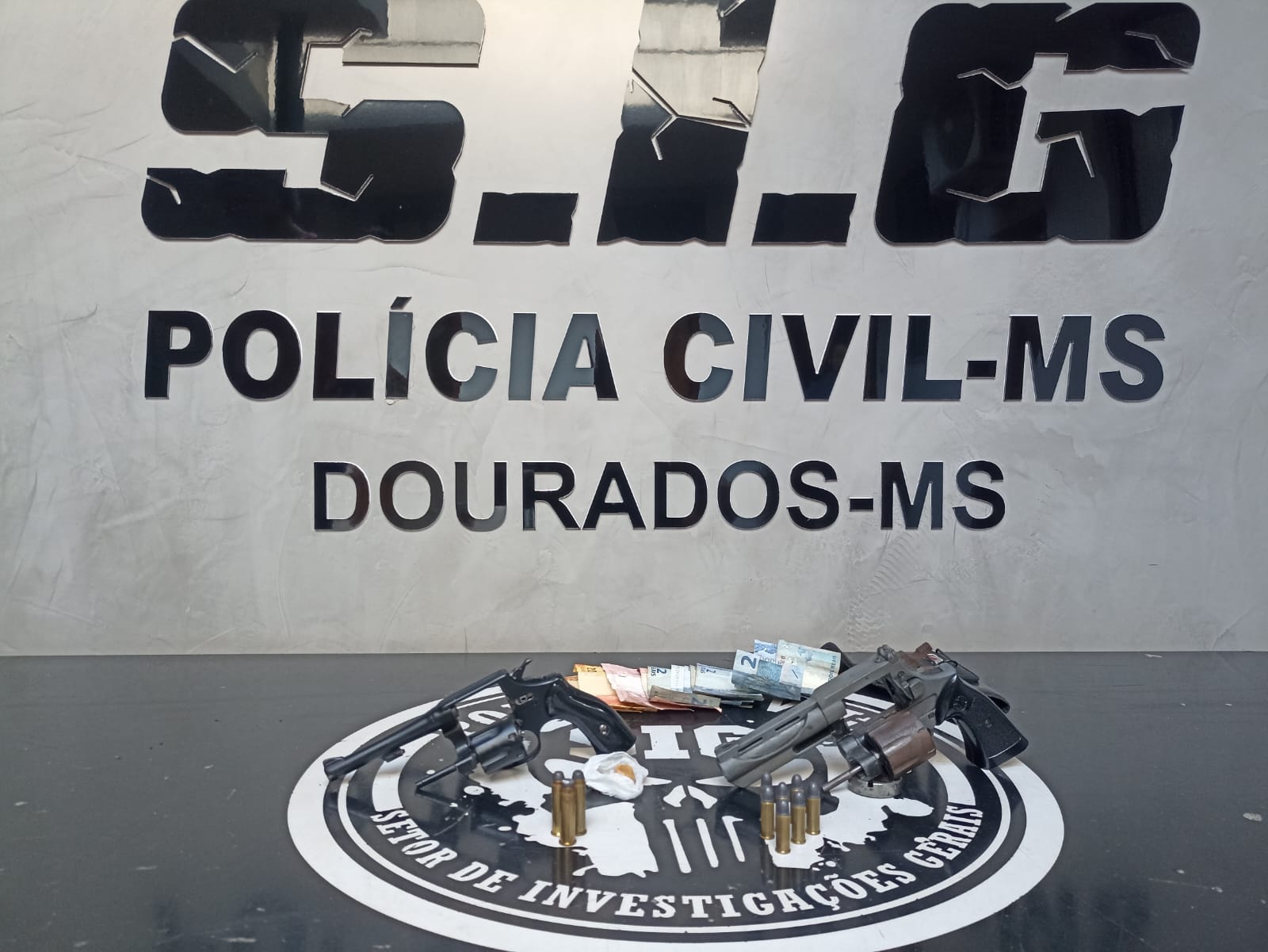 Traficante de 17 anos é apreendido com duas armas no Dioclécio Artuzi