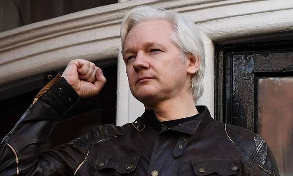 Julian Assange não será extraditado imediatamente, decide tribunal britânico