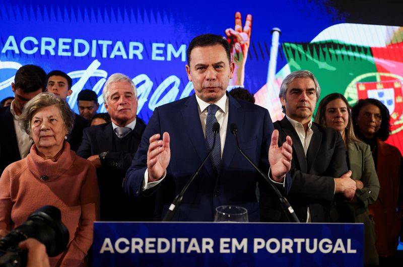 Aliança vencedora das eleições em Portugal tenta contornar extrema-direita com gastos