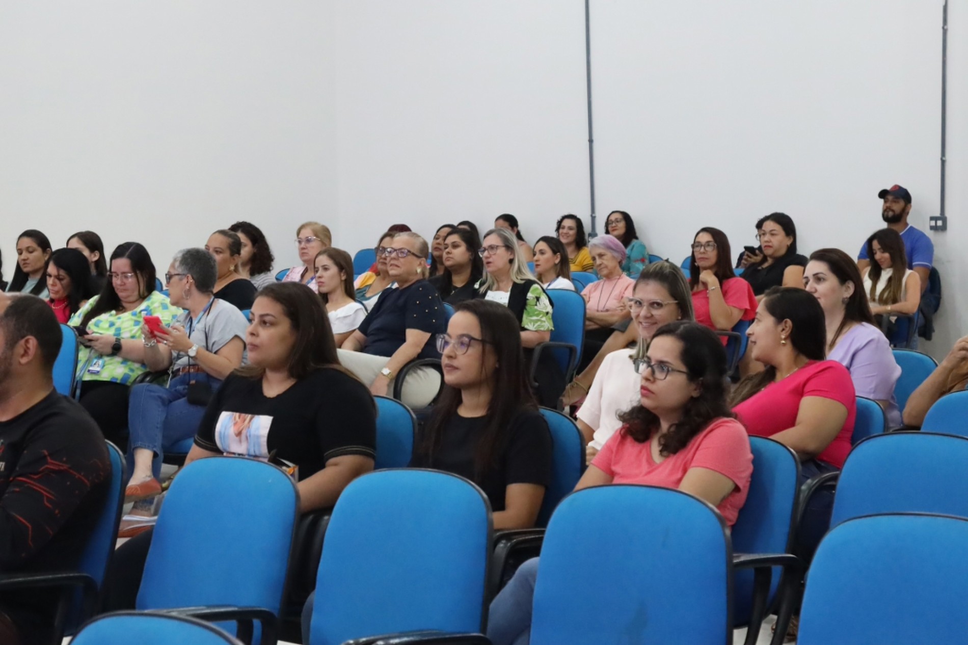 Câmara fará homenagens às mulheres, hoje à noite