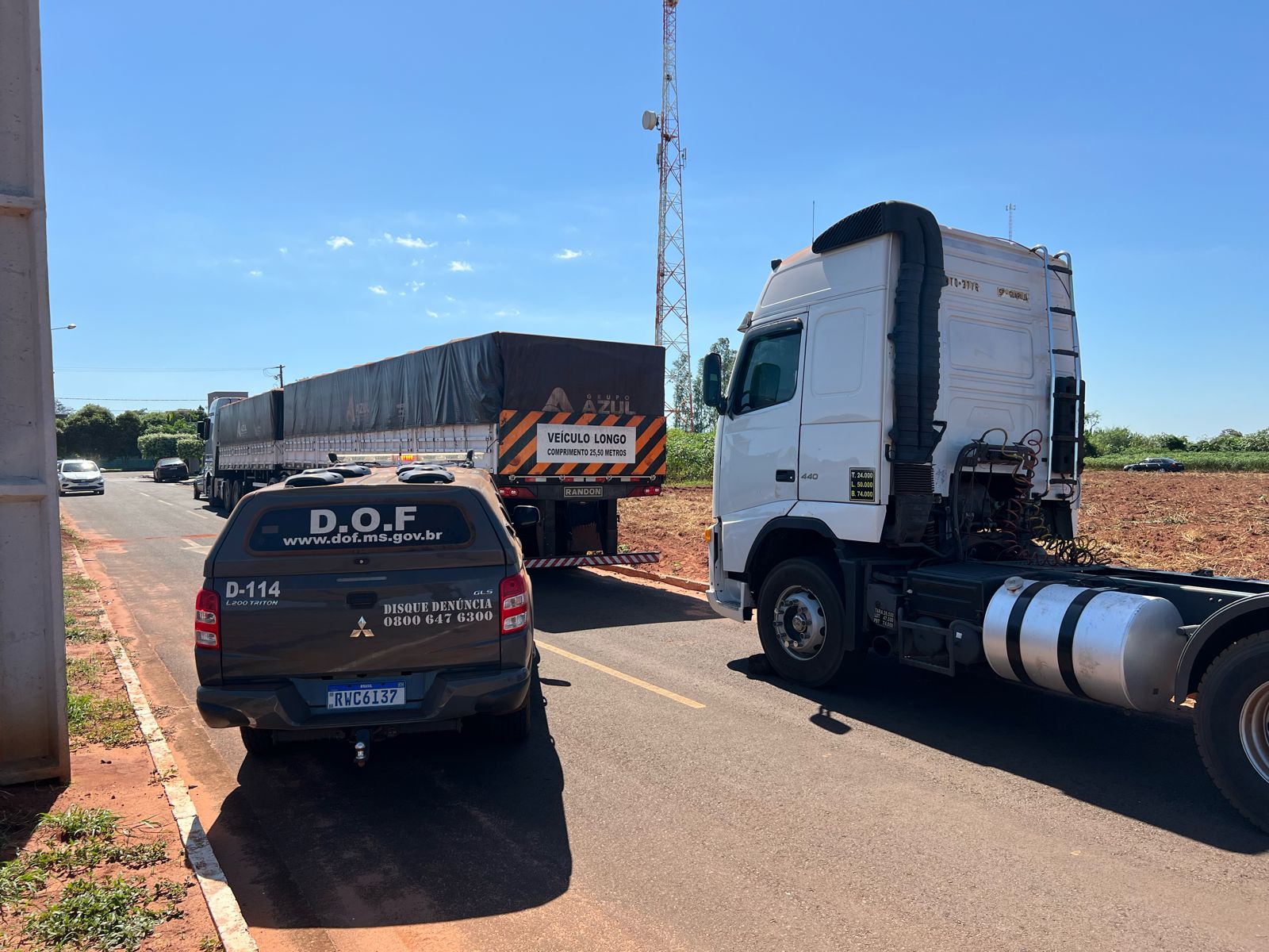 Carretas com sinal de identificação adulterado são apreendidas após tentarem fugir de abordagem