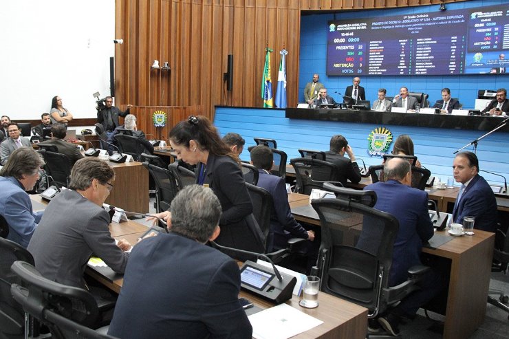 Deputados votarão três propostas na sessão desta quinta-feira