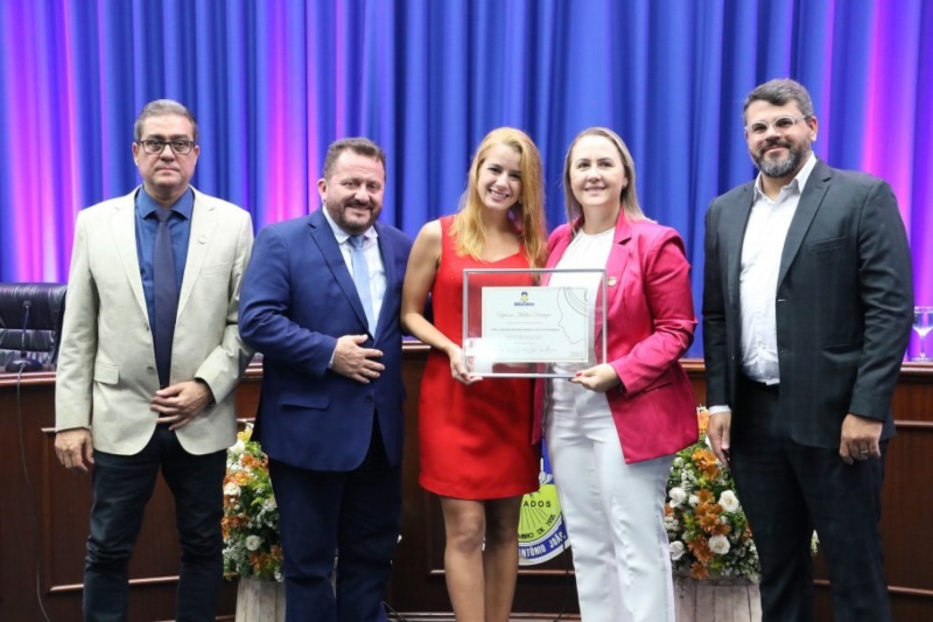 Em sessão de homenagens às mulheres, Câmara entrega Prêmio Marta Guarani