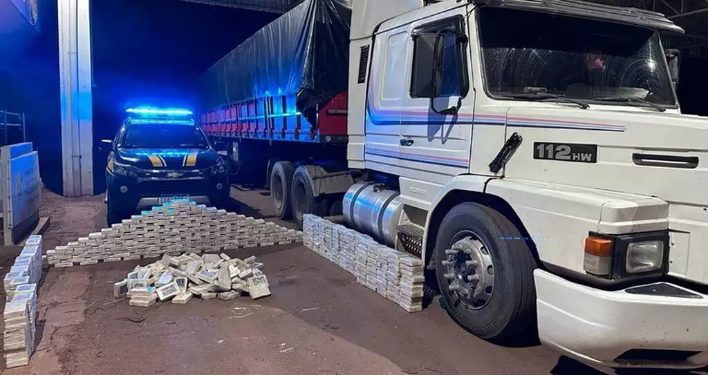 Motorista abandona carreta na BR-262 com R$ 60 milhões em cocaína