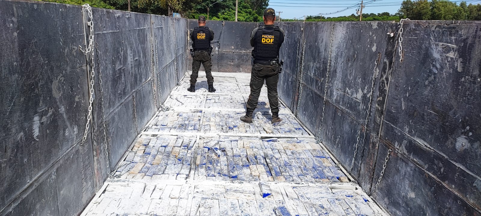 Polícia apreende carreta com mais de duas toneladas e meia de maconha