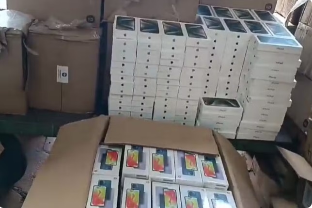 Polícia apreende R$ 9 milhões em perfumes e celulares contrabandeados do Paraguai