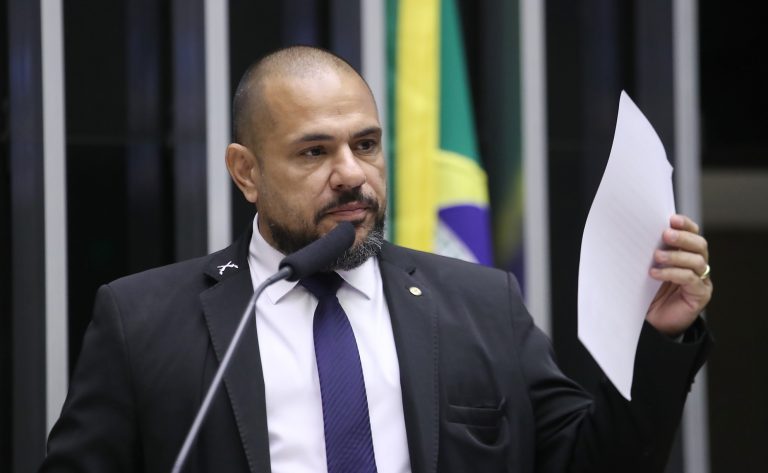 Projeto amplia lista de profissionais que podem dirigir estabelecimento penal