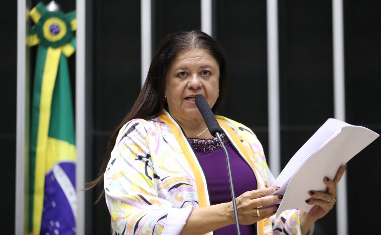 Projeto torna crime a facilitação da migração internacional ilegal