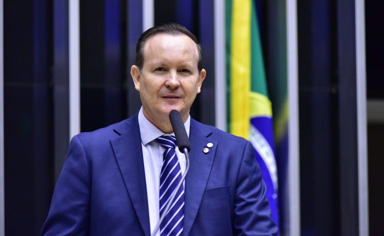 Relator defende projeto que institui medidas para modernizar a indústria