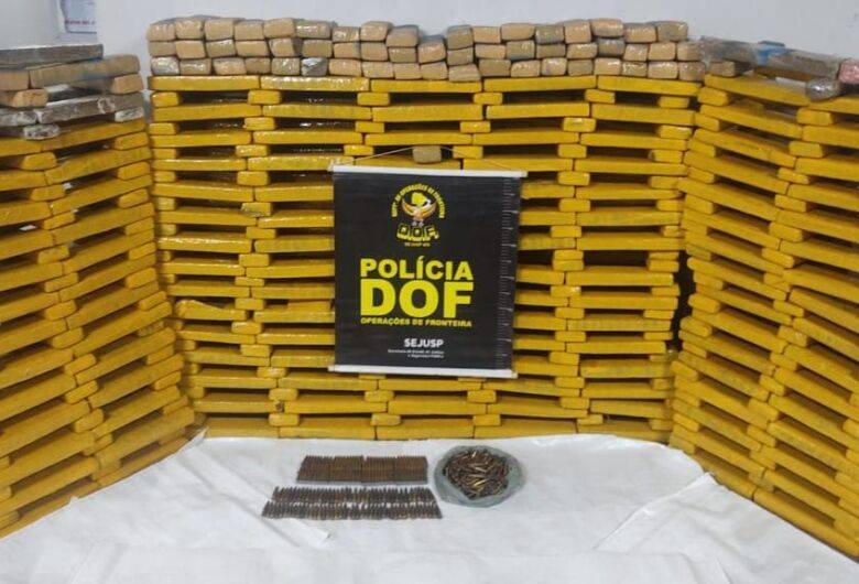 Condutor foge de abordagem e veículo é apreendido com mais de R$ 800 mil em drogas