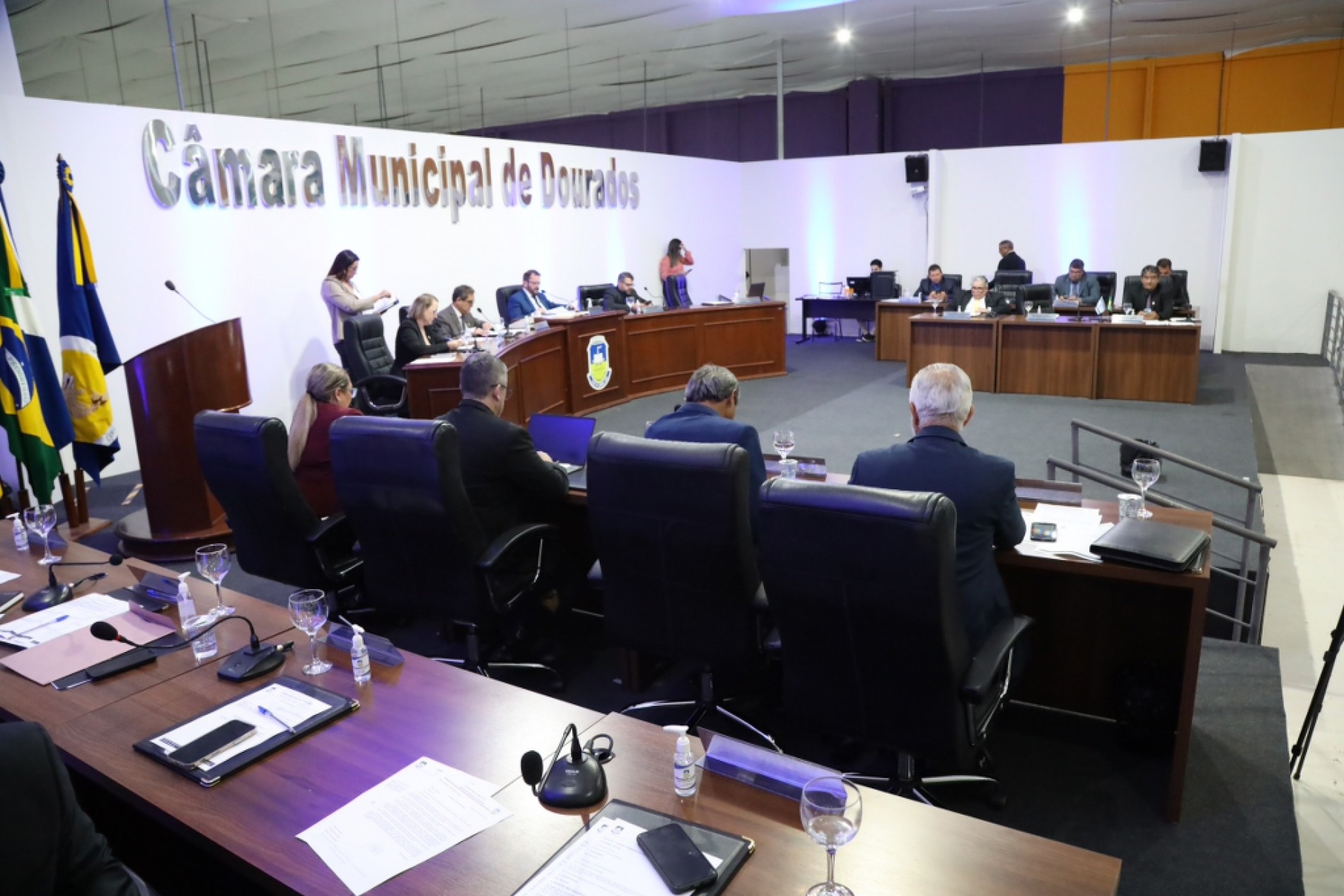 Câmara aprova projeto lei que garante ao consumidor pagar conta de água e energia minutos antes do corte