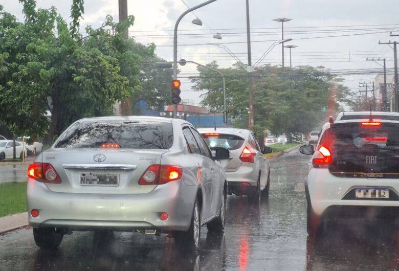 Inmet coloca Dourados e parte de MS em alerta para chuvas e ventos fortes até terça
