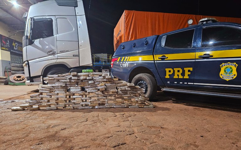 Em menos de 24 horas, PRF apreende carregamentos de 240 kg de cocaína em MS