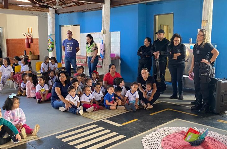 Geladeira Literária: projeto desenvolvido em presídio também leva literatura a escolas infantis