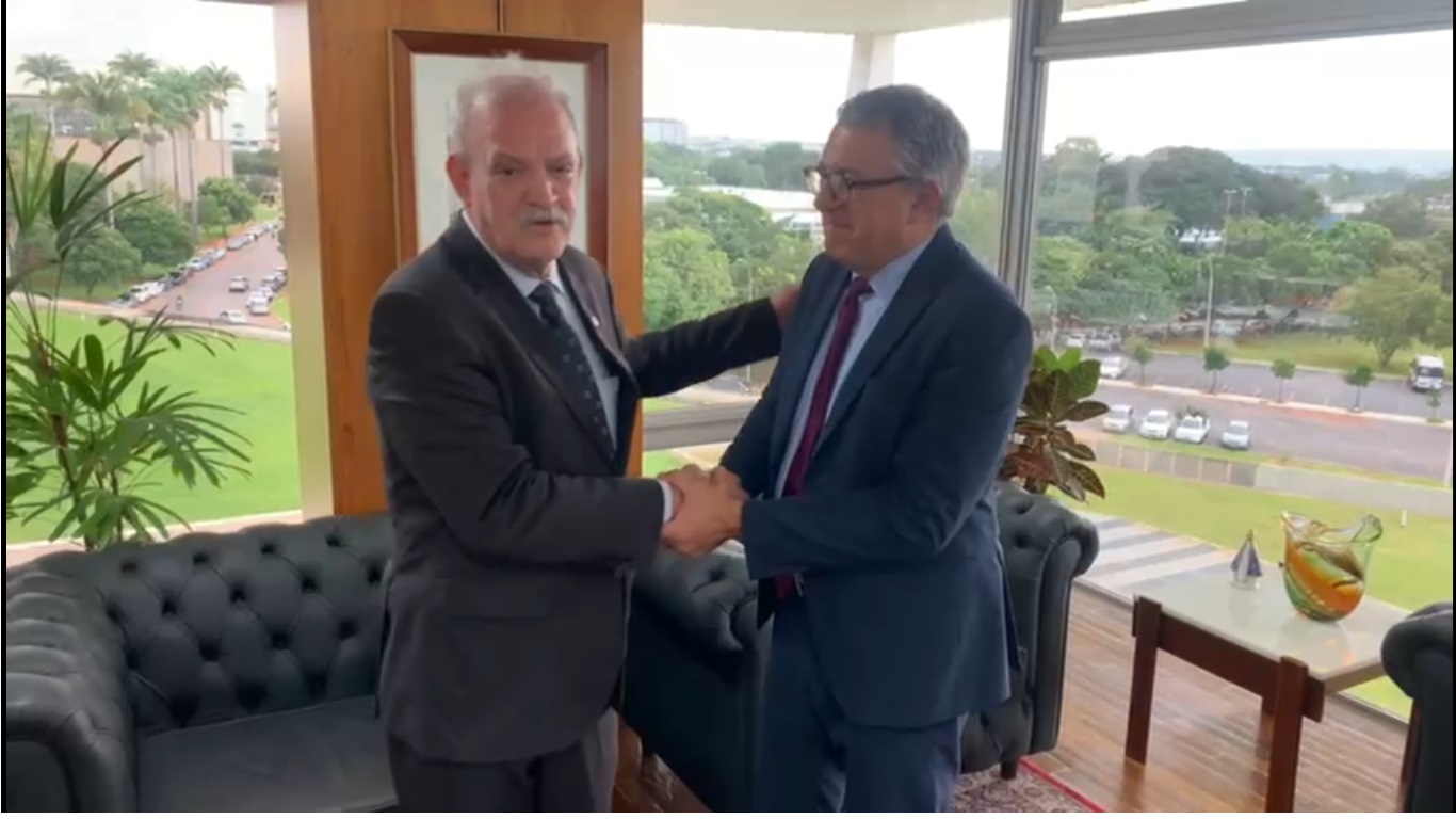 Geraldo garante 300 casas para aldeias e cobra solução sobre água