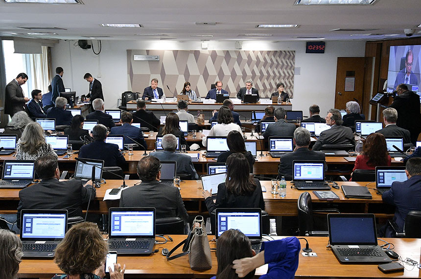 Juristas concluem anteprojeto de código civil; direito digital e de família têm inovações