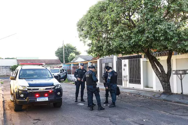 Ladrão é baleado ao tentar invadir casa de Coronel