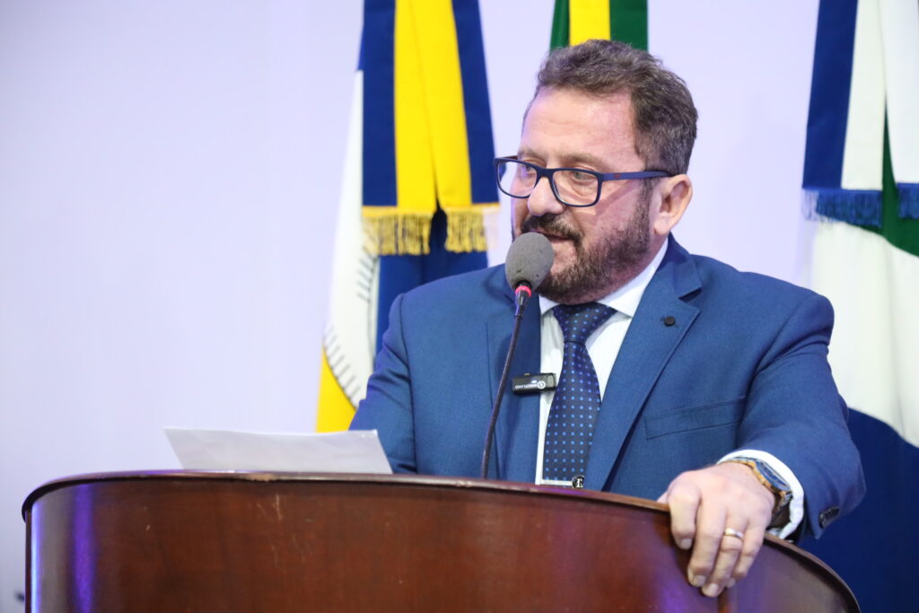 Laudir cobra implantação de rede de esgoto em vários bairros de Dourados