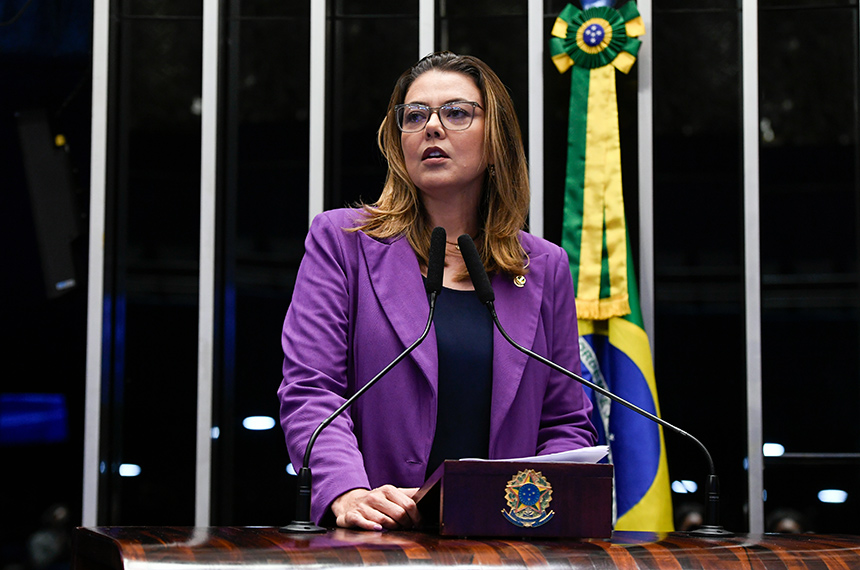 Leila comemora três anos da lei que protege contra perseguição