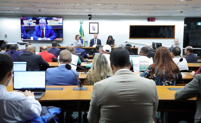 Motoristas e aplicativos divergem sobre proposta de regulamentação