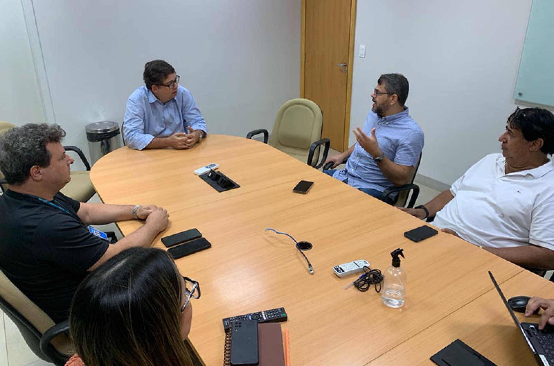 Na Energisa, Mauricio Lemes apresenta demanda dos moradores da região do Parque Alvorada