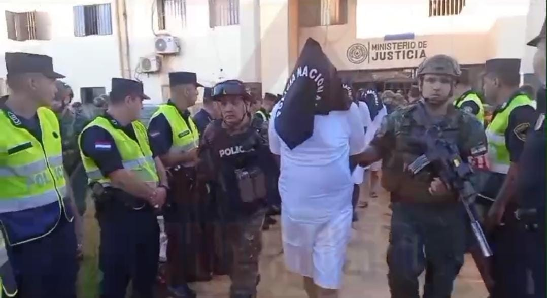 Polícia paraguaia transfere 25 presos faccionados para o Brasil