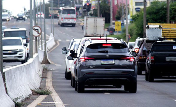 Prazo para licenciar veículos com placas final 1 e 2 em MS vence no dia 30