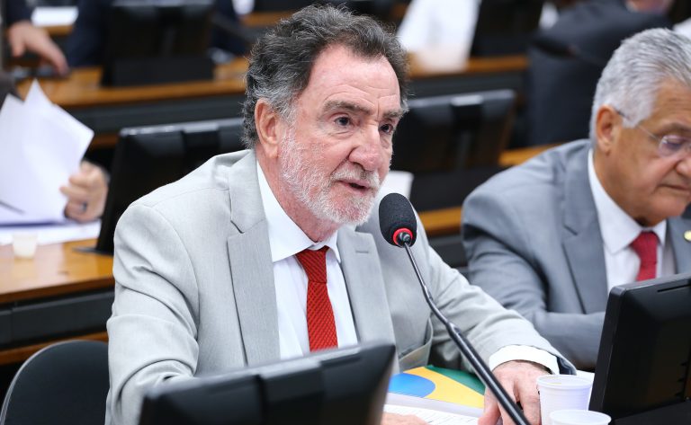 Projeto cria política de combate à discriminação contra pobreza