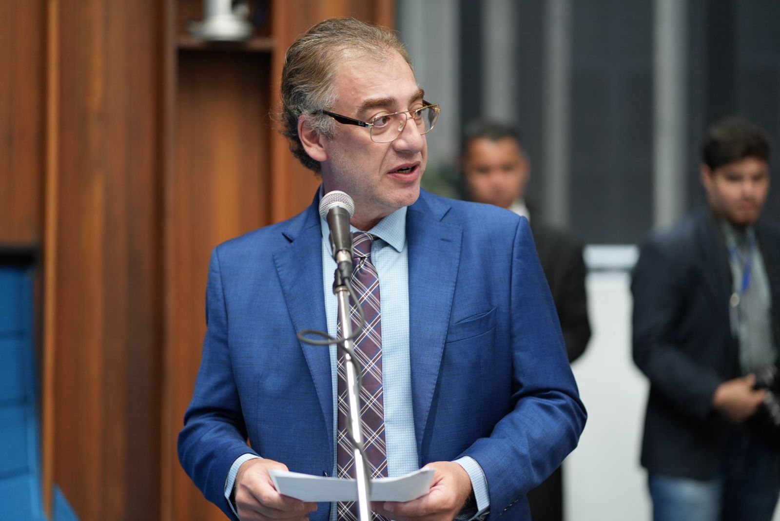 Projeto de Neno Razuk que garante atendimento multiprofissional para pessoas com TEA é aprovado e segue para sanção de Riedel