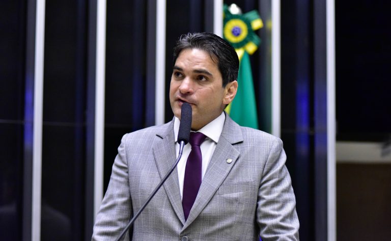 Projeto torna obrigatório usar material biodegradável em folhetos de publicidade